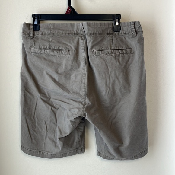 Old Navy khaki cargo shorts size 8 - Picture 5 of 7